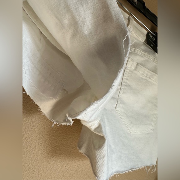 Blank NYC distressed cut off white denim jean shorts size 29 - Picture 8 of 10